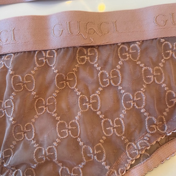 Gucci Women's Lace Intimate Set in Pink - Picture 5 of 5